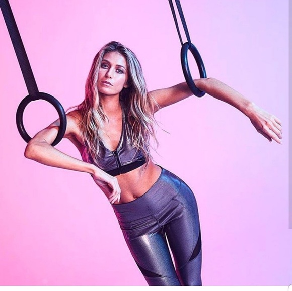 Sthenos METALIKA WARRIOR Capri Leggings
$149.00 metallic mirror shiny Euc - Picture 3 of 6